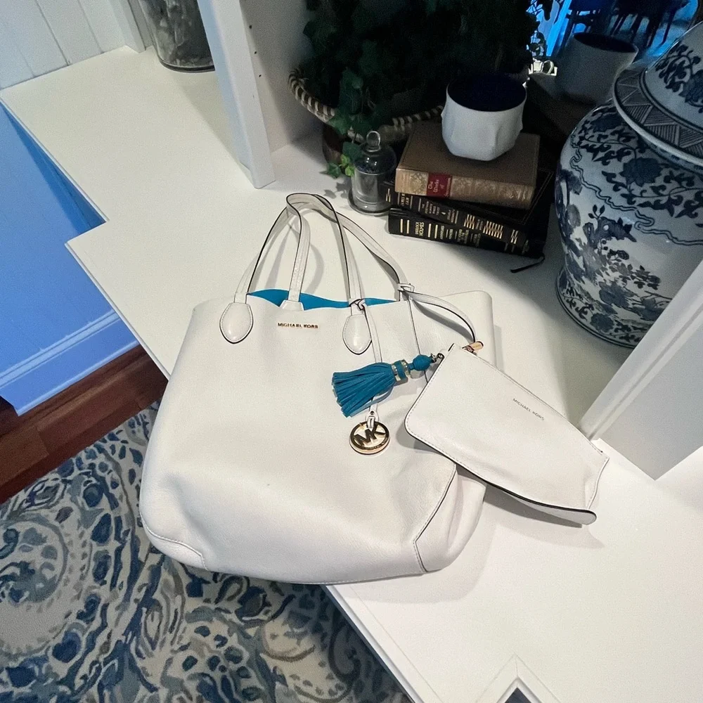 MICHAEL KORS REVERSIBLE WHITE/BLUE TOTE BAG ~ Excellent Condition - Picture 10 of 10